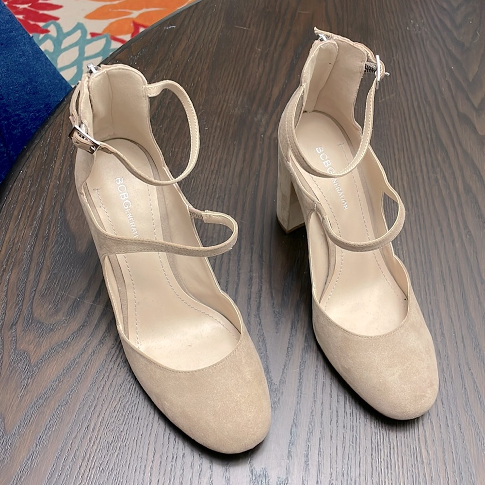 BCBG Heels. Tan suede, size 8m/38